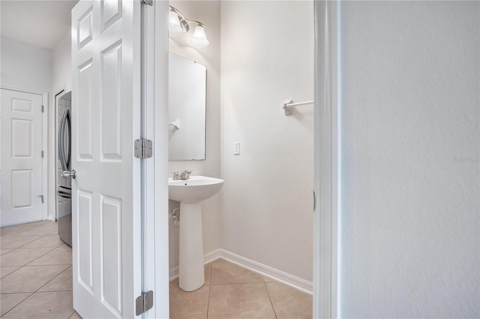 Townhouse at 196 WINDFLOWER WAY, OVIEDO, photo 13 of 33
