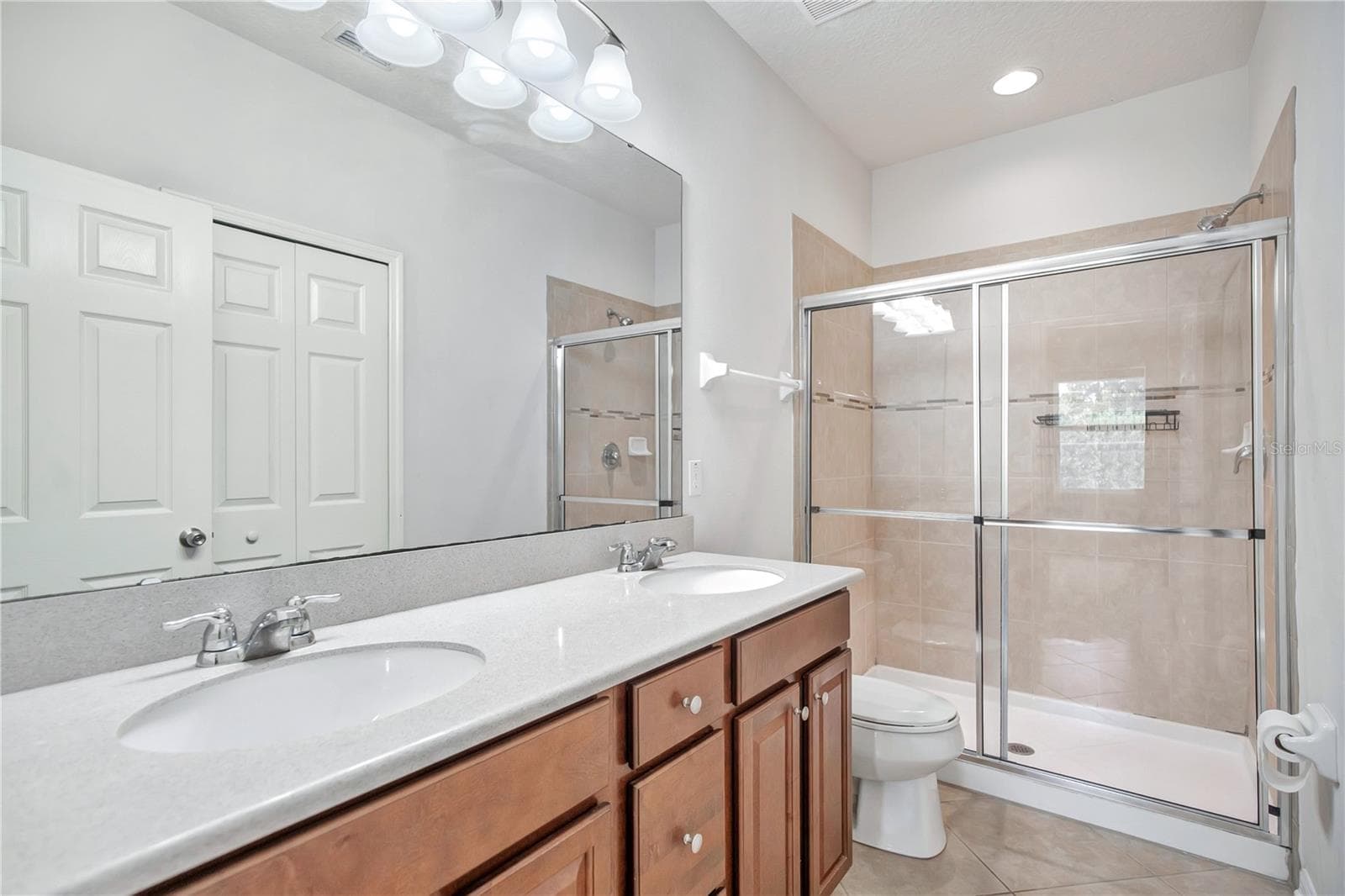 Townhouse at 196 WINDFLOWER WAY, OVIEDO, photo 17 of 33