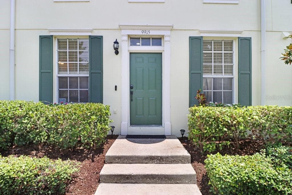 Townhouse at 9915 NEW PARKE RD, TAMPA, photo 2 of 46