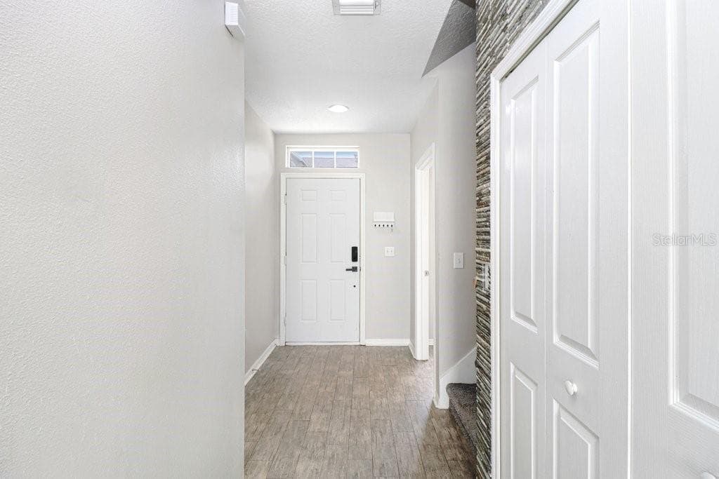 Townhouse at 9915 NEW PARKE RD, TAMPA, photo 4 of 46