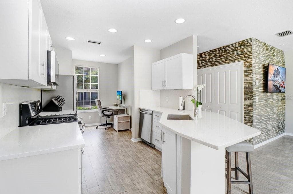 Kitchen - 9915 NEW PARKE RD, TAMPA