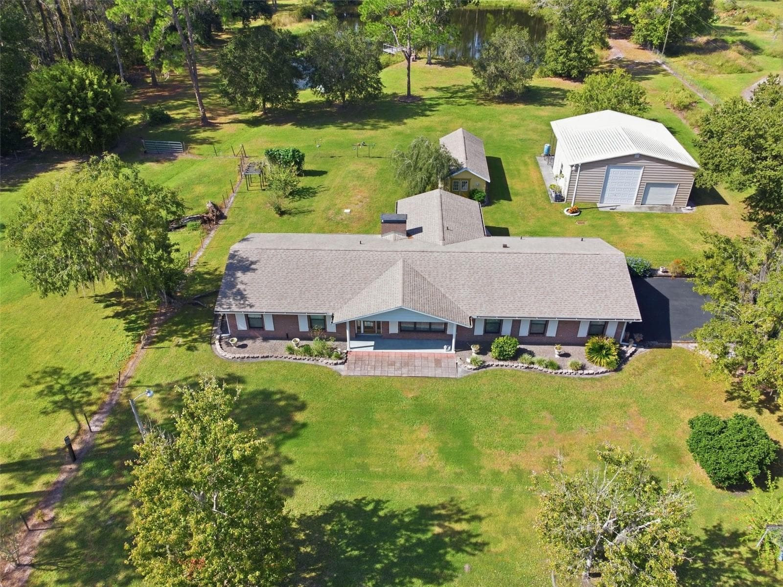 Single Family Residence at 9240 MOORE RD, LAKELAND, photo 2 of 54