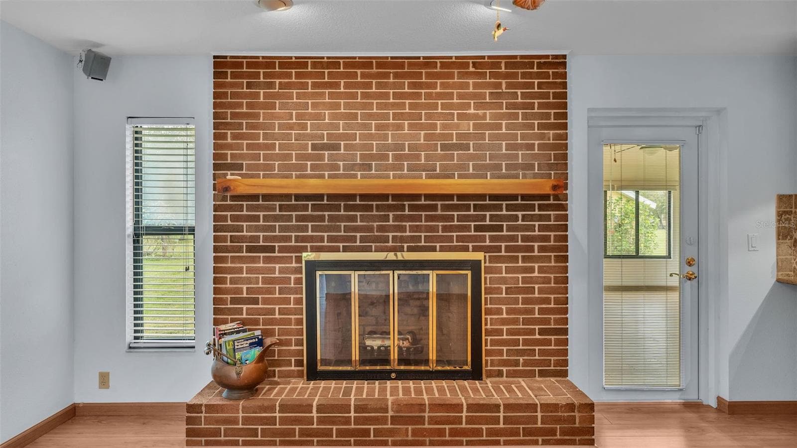 Wood Burning Fireplace - 9240 MOORE RD, LAKELAND