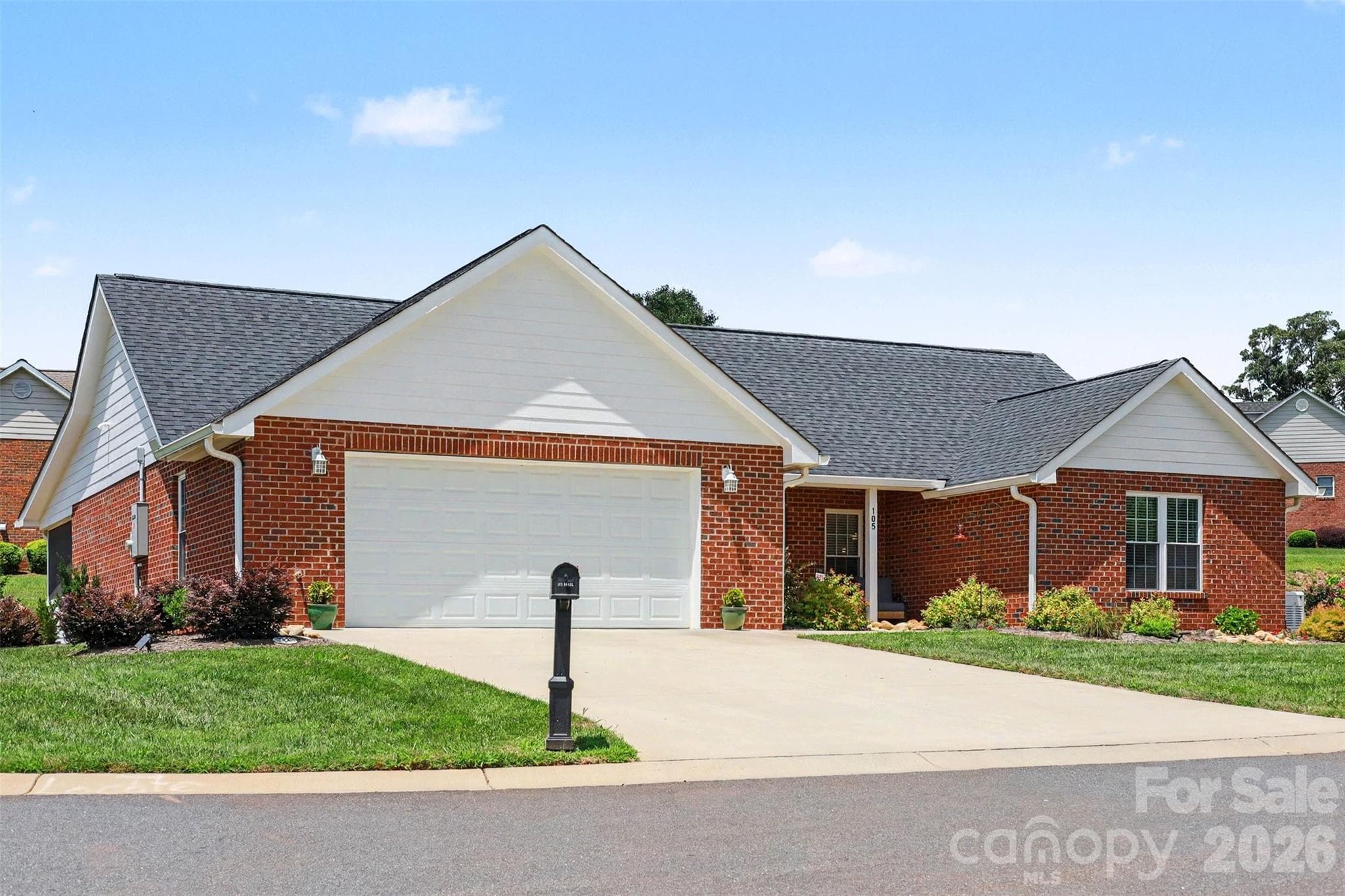 2 car garage - 105 Kingston Place, Spindale