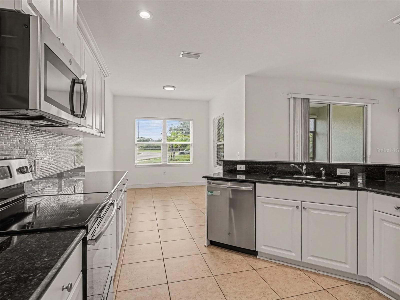 Single Family Residence at 7521 RIDGELAKE CIR, BRADENTON, photo 10 of 29