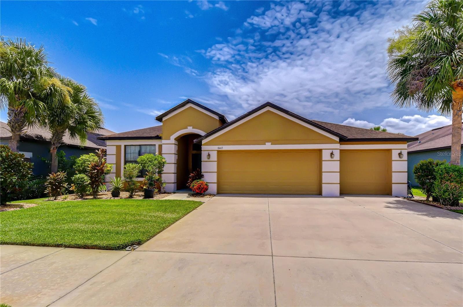 Single Family Residence at 8443 WHITE POPLAR DR, RIVERVIEW, photo 2 of 105