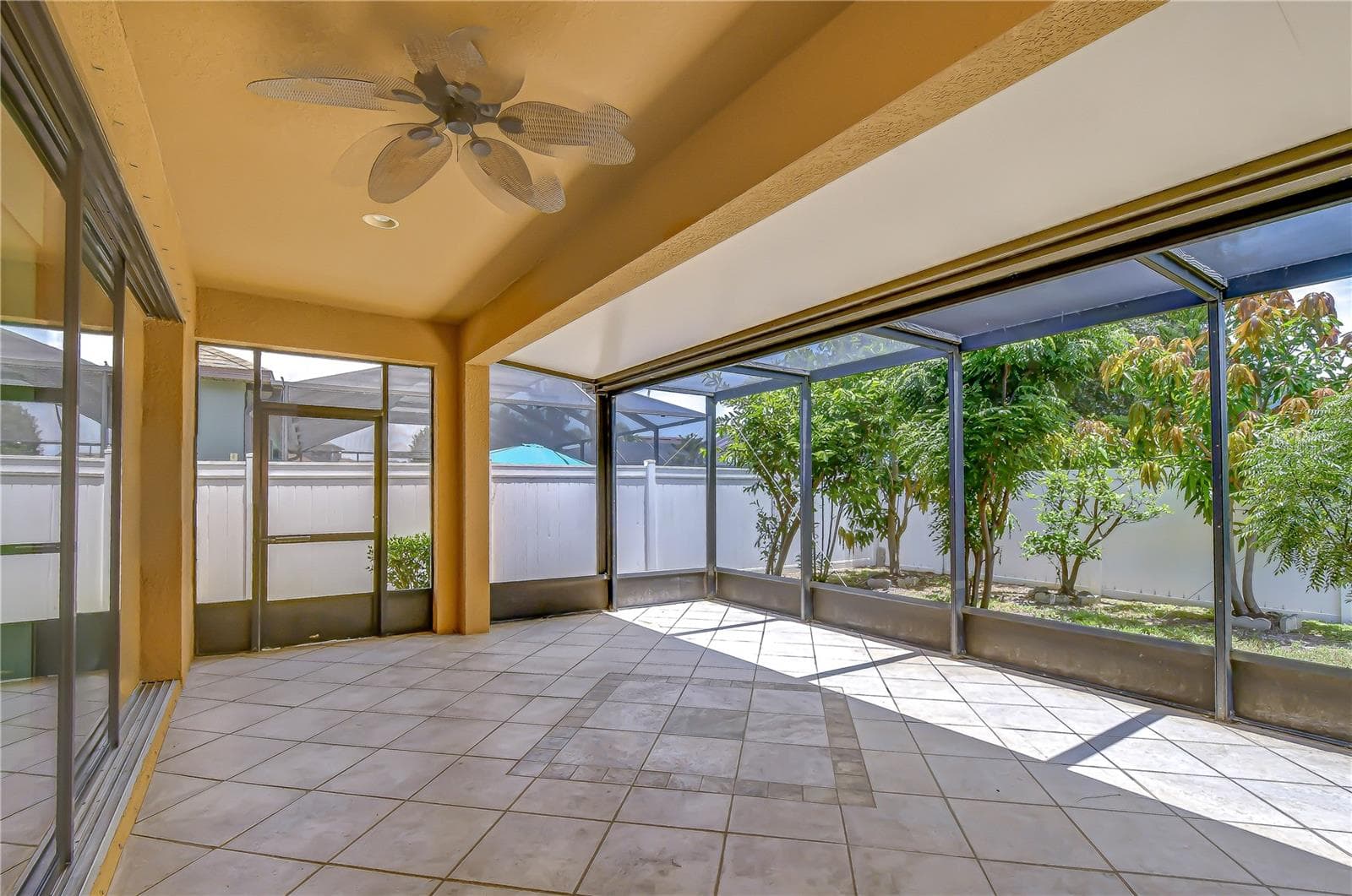 Single Family Residence at 8443 WHITE POPLAR DR, RIVERVIEW, photo 70 of 105