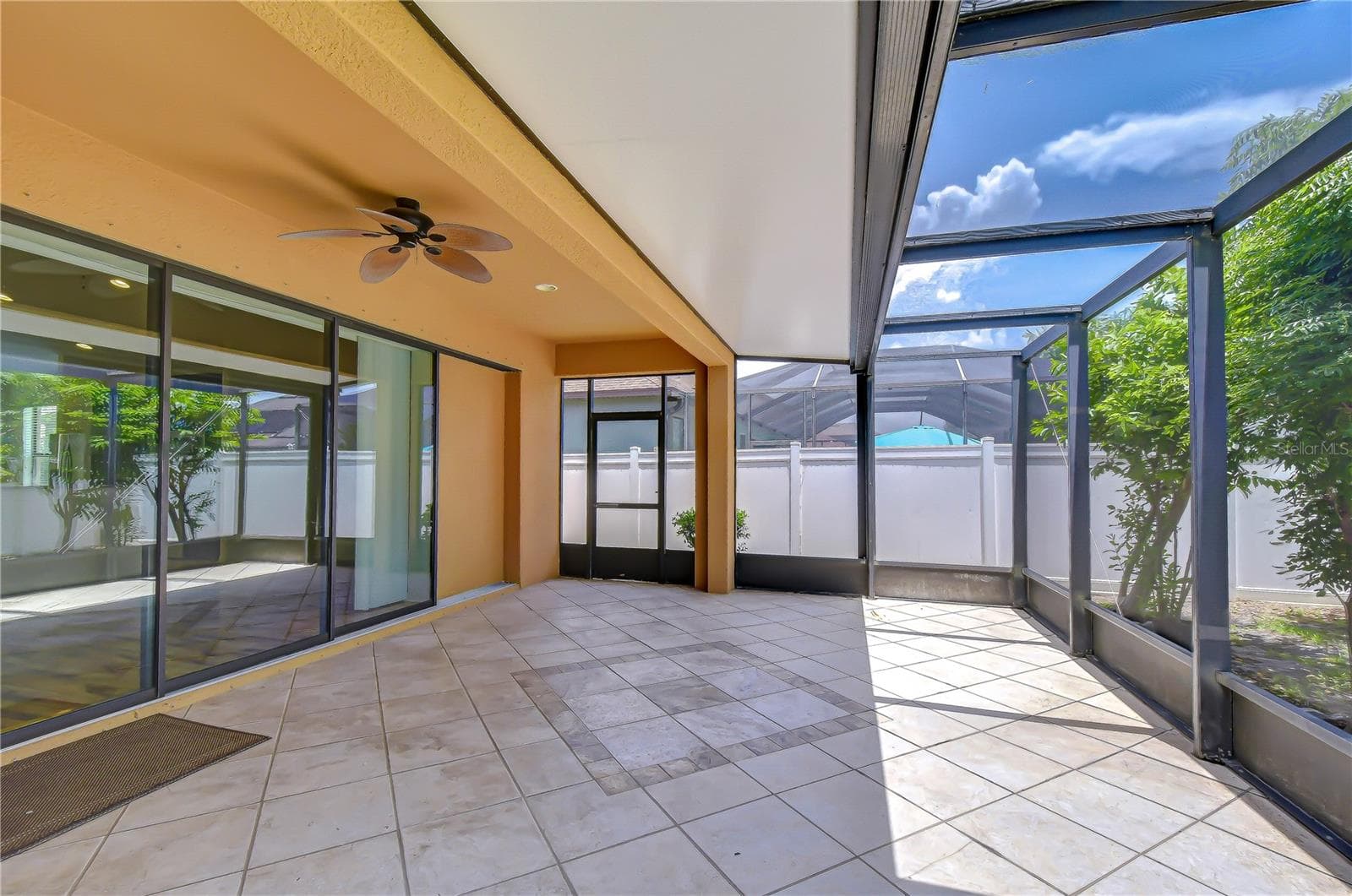 Single Family Residence at 8443 WHITE POPLAR DR, RIVERVIEW, photo 5 of 105
