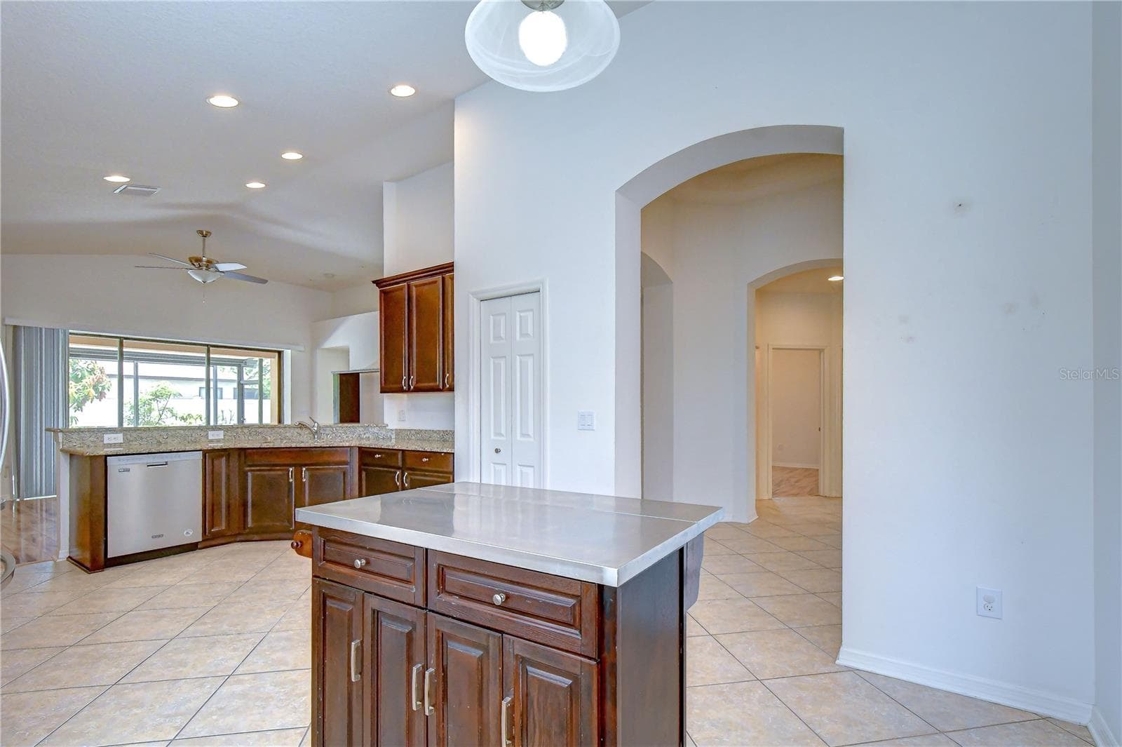 Single Family Residence at 8443 WHITE POPLAR DR, RIVERVIEW, photo 34 of 105