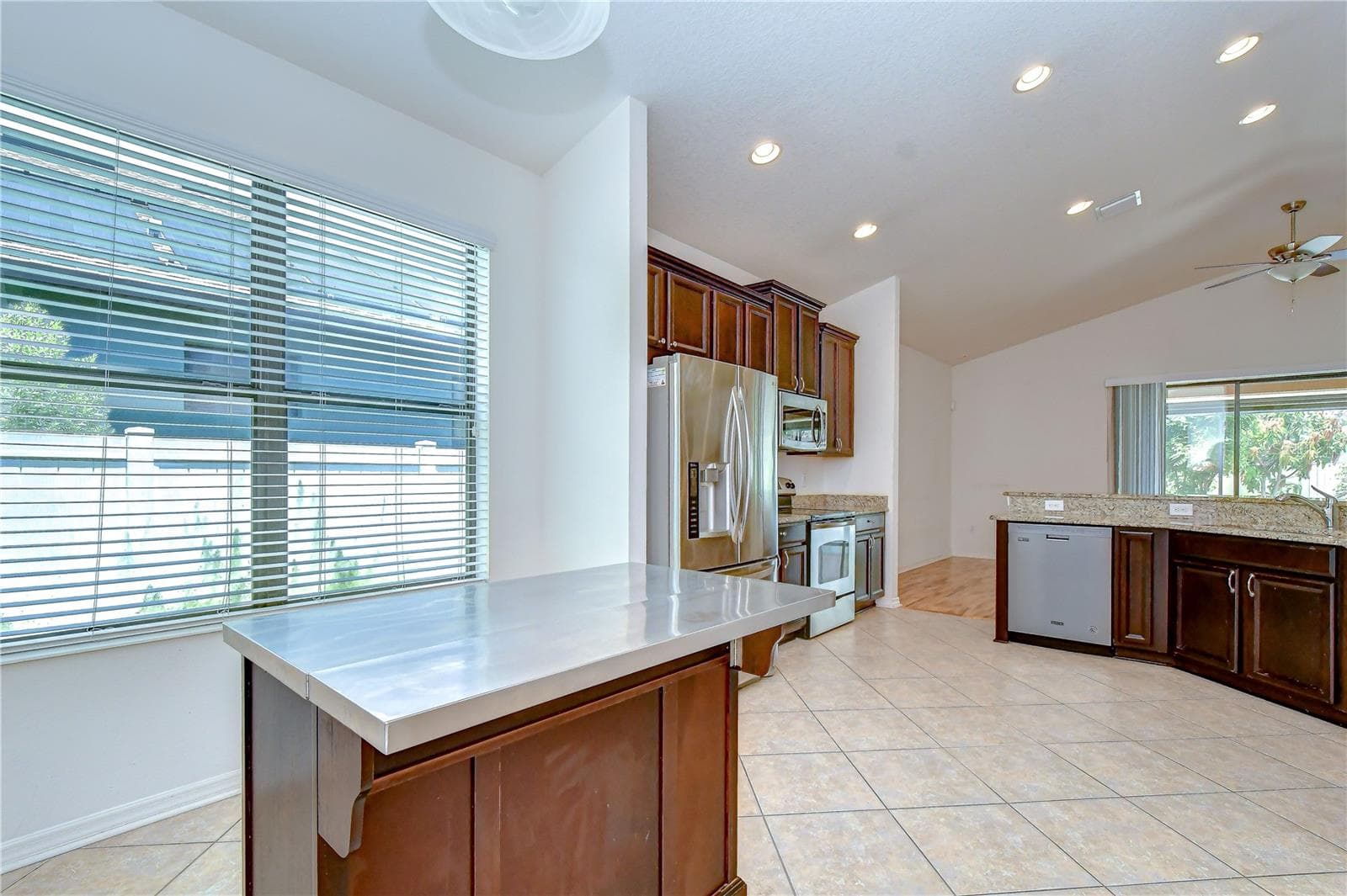 Single Family Residence at 8443 WHITE POPLAR DR, RIVERVIEW, photo 37 of 105