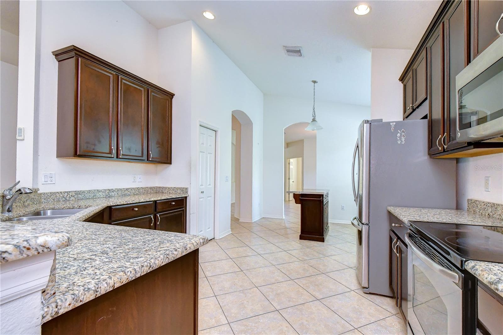 Single Family Residence at 8443 WHITE POPLAR DR, RIVERVIEW, photo 40 of 105