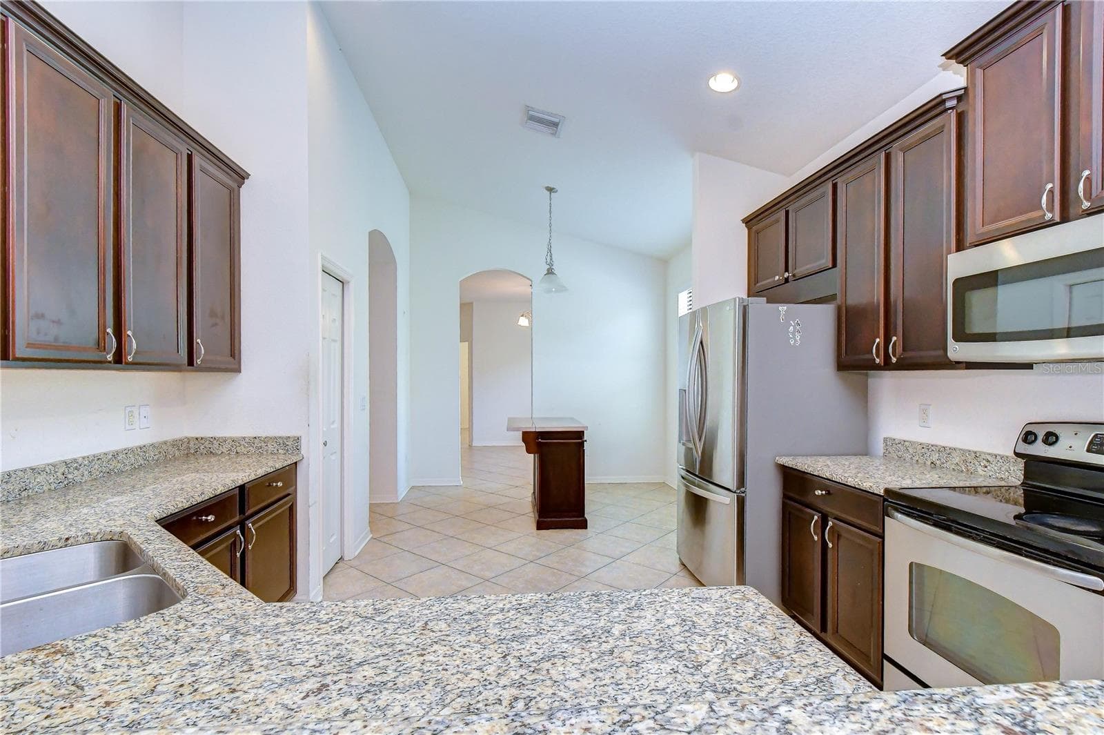 Single Family Residence at 8443 WHITE POPLAR DR, RIVERVIEW, photo 41 of 105