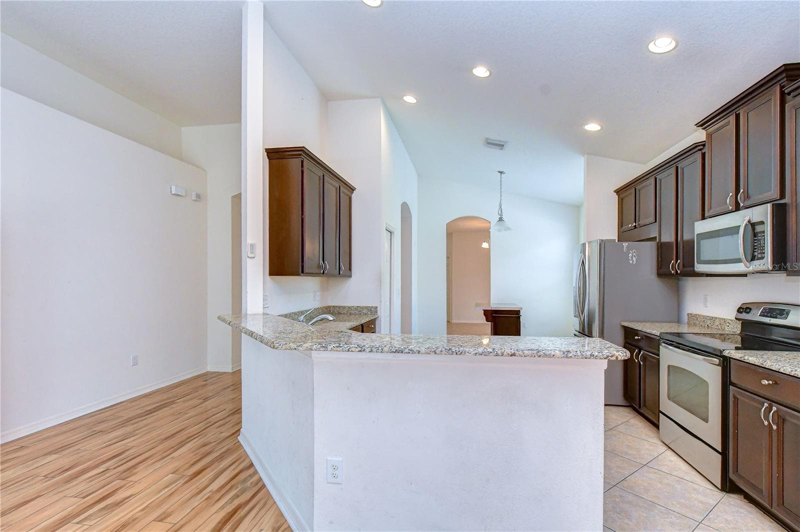 Single Family Residence at 8443 WHITE POPLAR DR, RIVERVIEW, photo 44 of 105