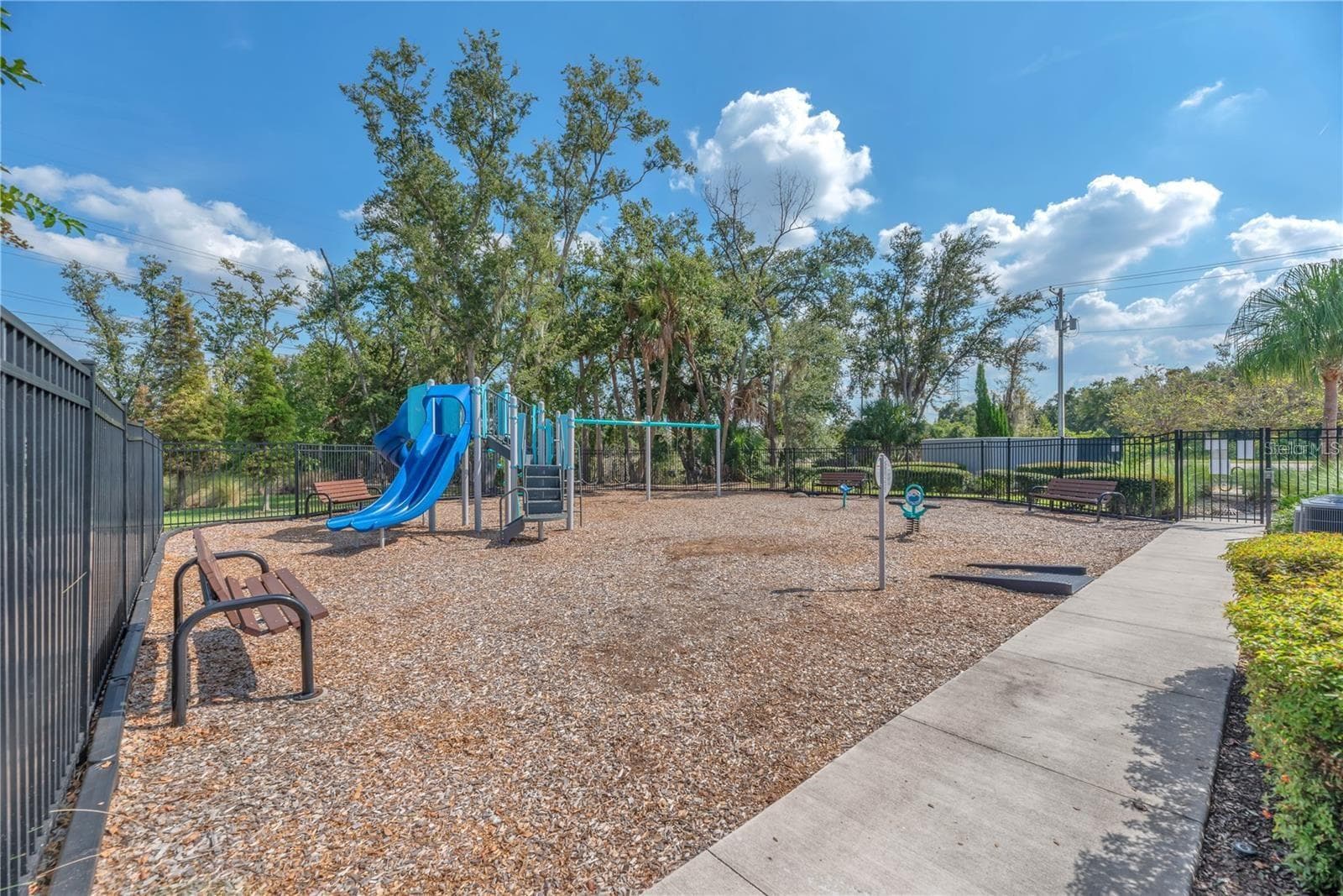 Single Family Residence at 8443 WHITE POPLAR DR, RIVERVIEW, photo 104 of 105