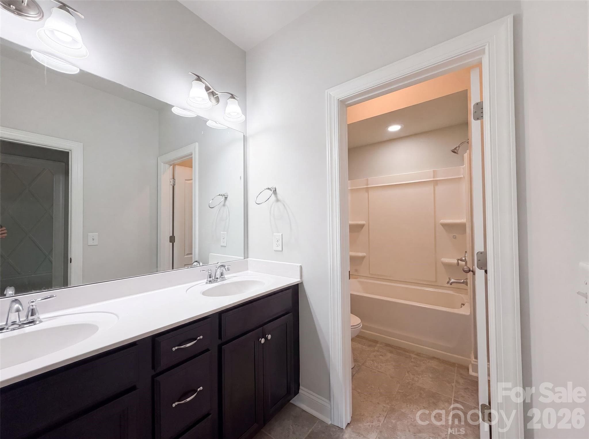 Single Family Residence at 147 Monteray Oaks Circle, Fort Mill, photo 11 of 19
