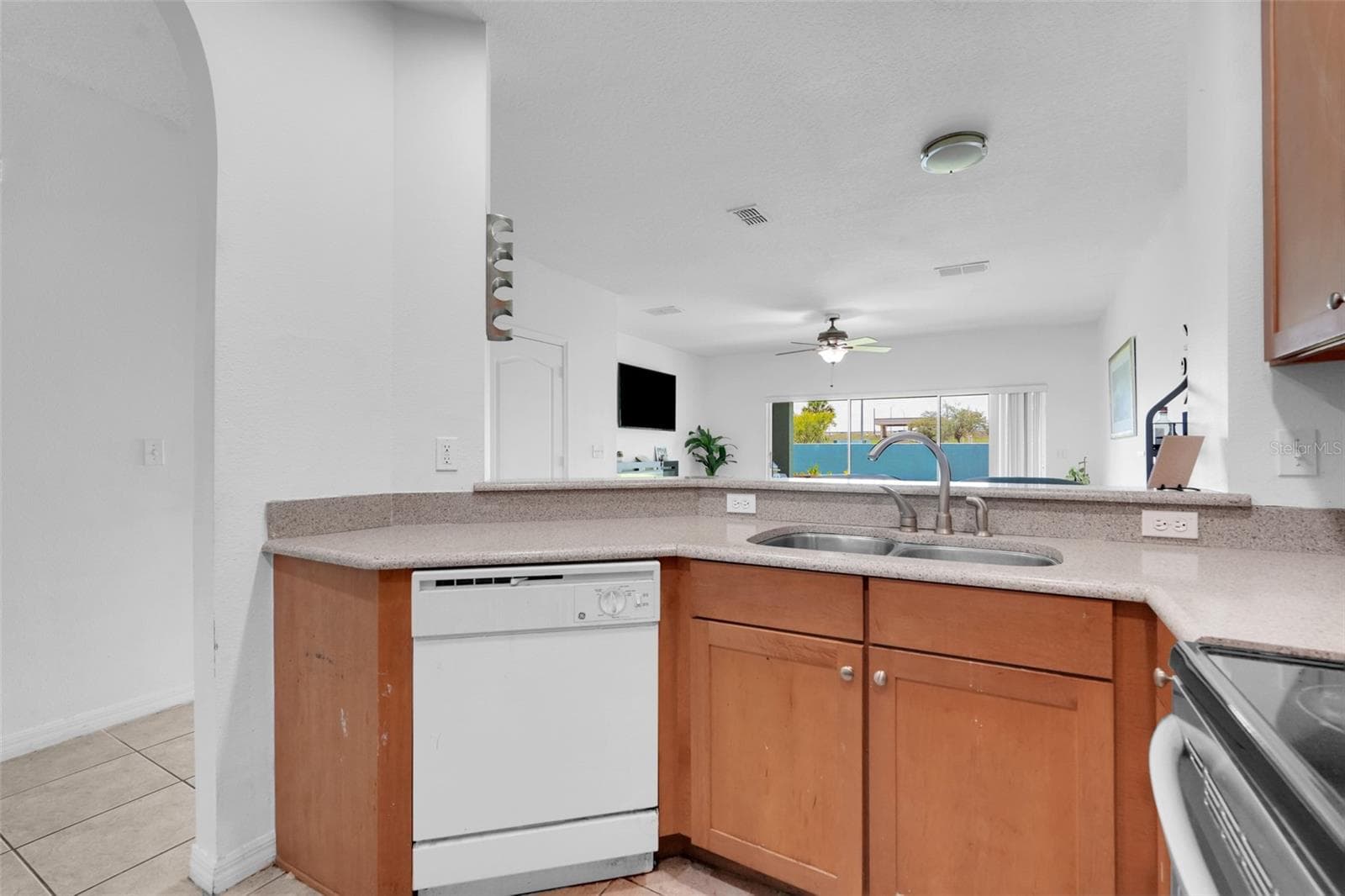 Townhouse at 9408 FLOWERING COTTONWOOD RD, ORLANDO, photo 19 of 47