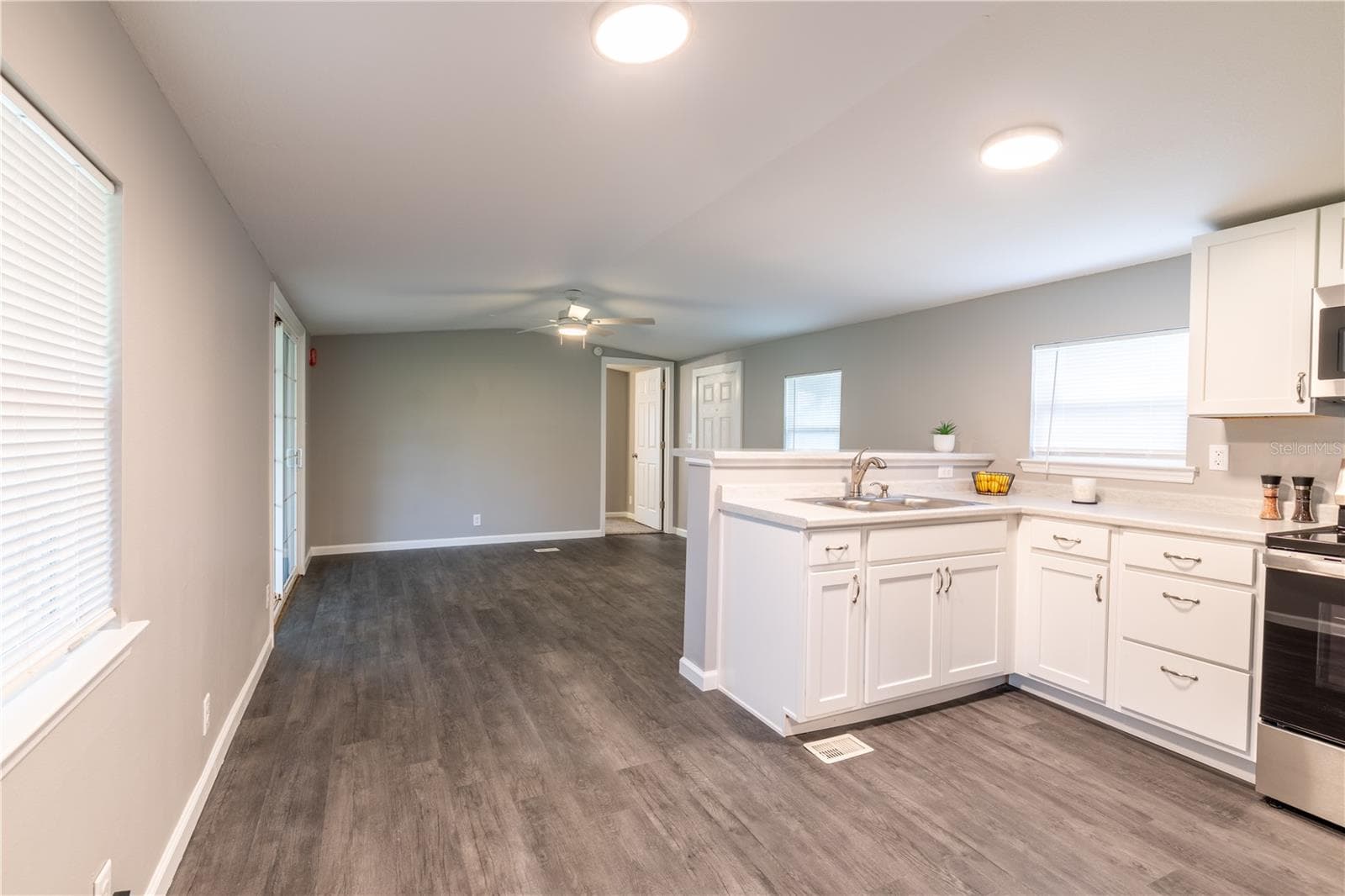 Manufactured Home at 12551 NE 14TH ST, WILLISTON, photo 14 of 73