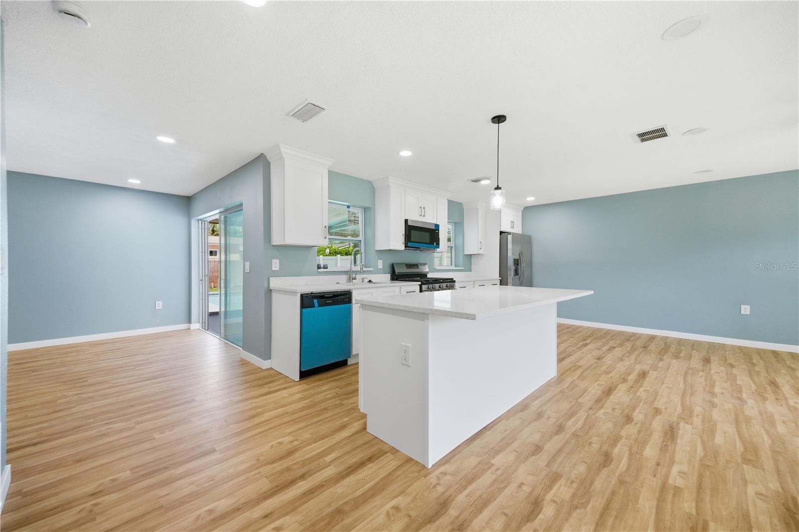 Single Family Residence at 5920 DENVER ST NE, ST PETERSBURG, photo 9 of 64