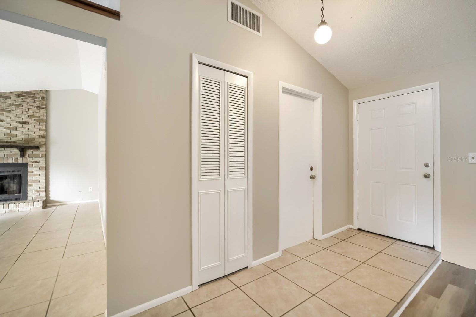 Single Family Residence at 717 LANCEWOOD DR, WINTER SPRINGS, photo 2 of 26