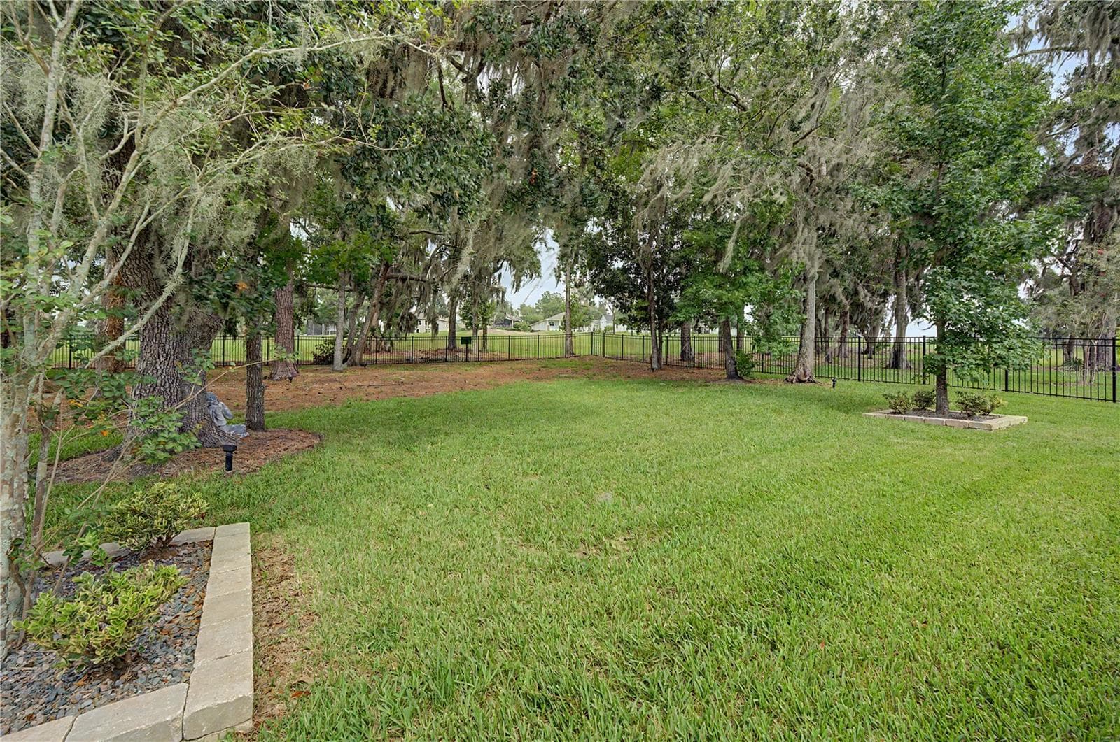 Park like setting! - 4926 SOUTHERN VALLEY LOOP, BROOKSVILLE