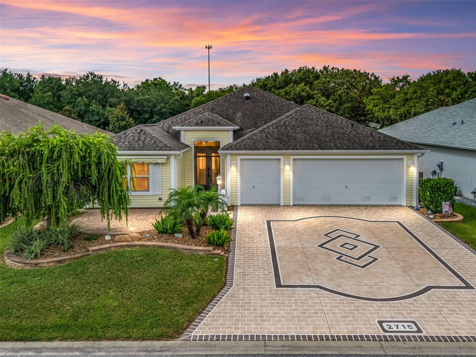 2716 LYALL LOOP