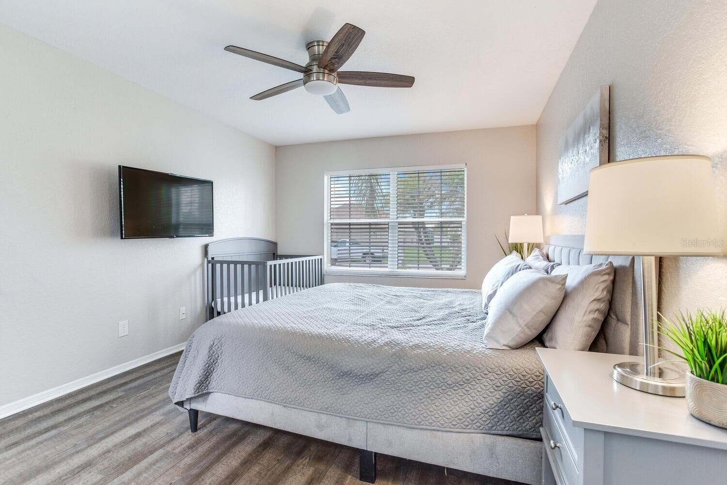 Single Family Residence at 1126 VINETREE DR, BRANDON, photo 10 of 20