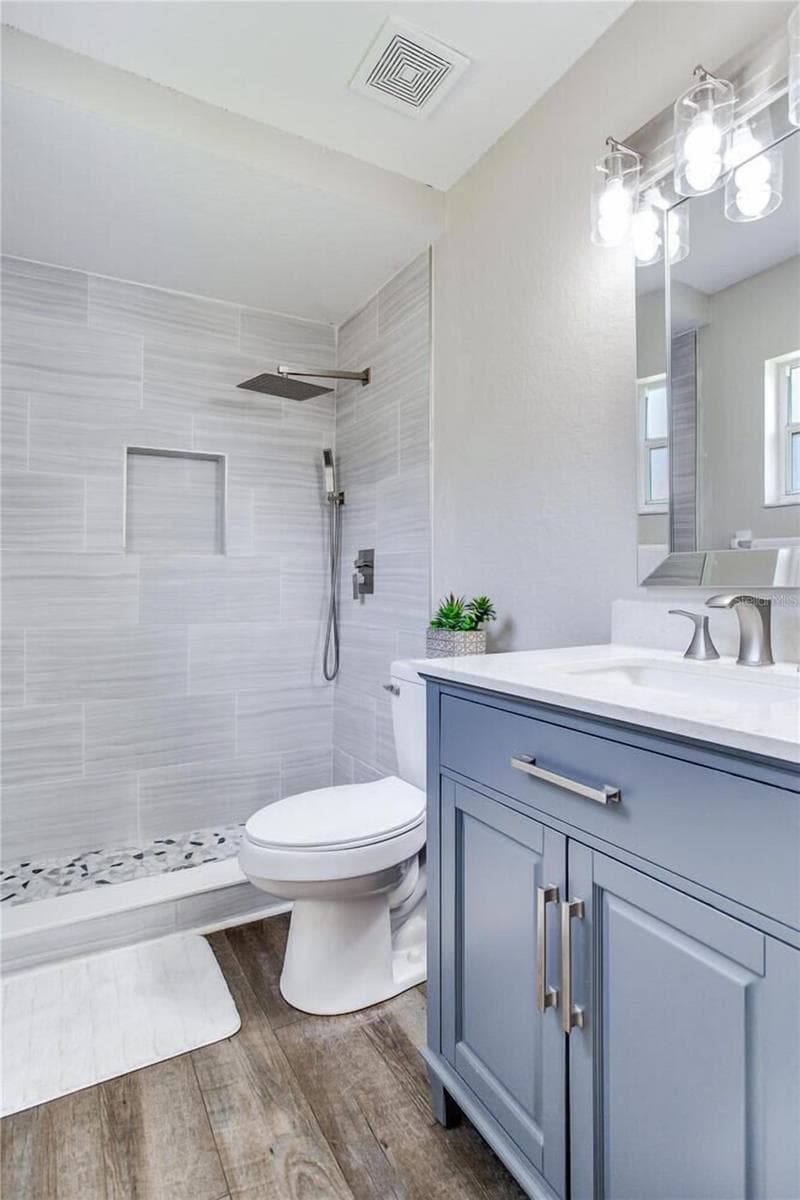 Single Family Residence at 1126 VINETREE DR, BRANDON, photo 12 of 20