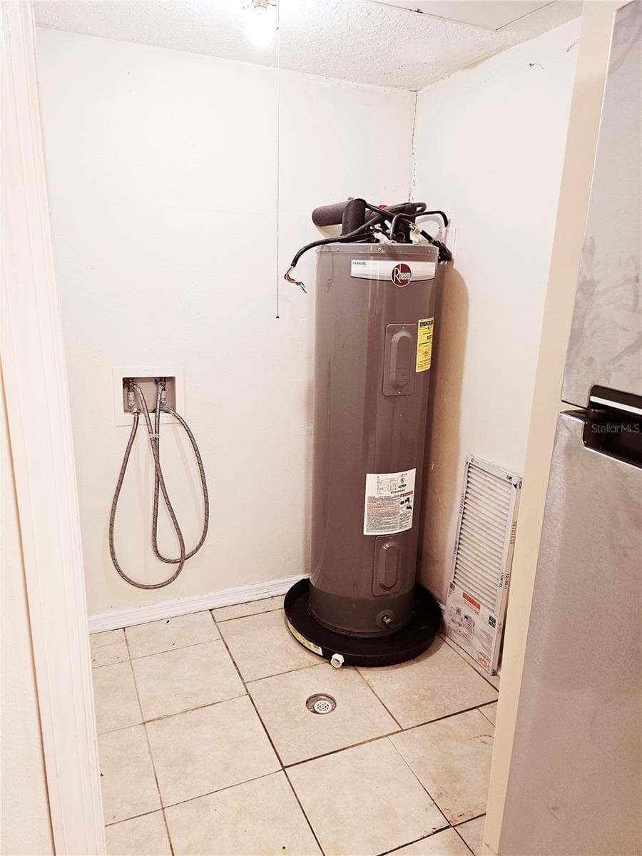 Condominium at 1916 LAKE ATRIUMS CIR #25, ORLANDO, photo 6 of 12