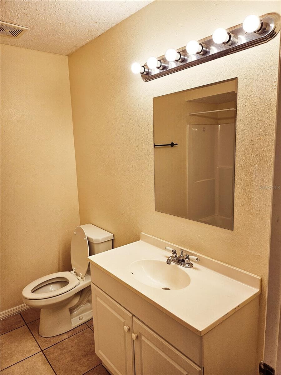 Condominium at 1916 LAKE ATRIUMS CIR #25, ORLANDO, photo 8 of 12