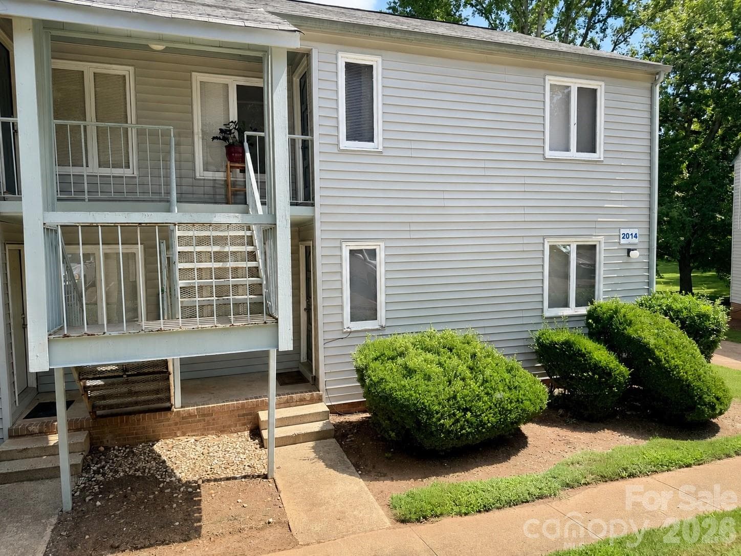 Condominium at Sharon Lakes, Charlotte, photo 2 of 13