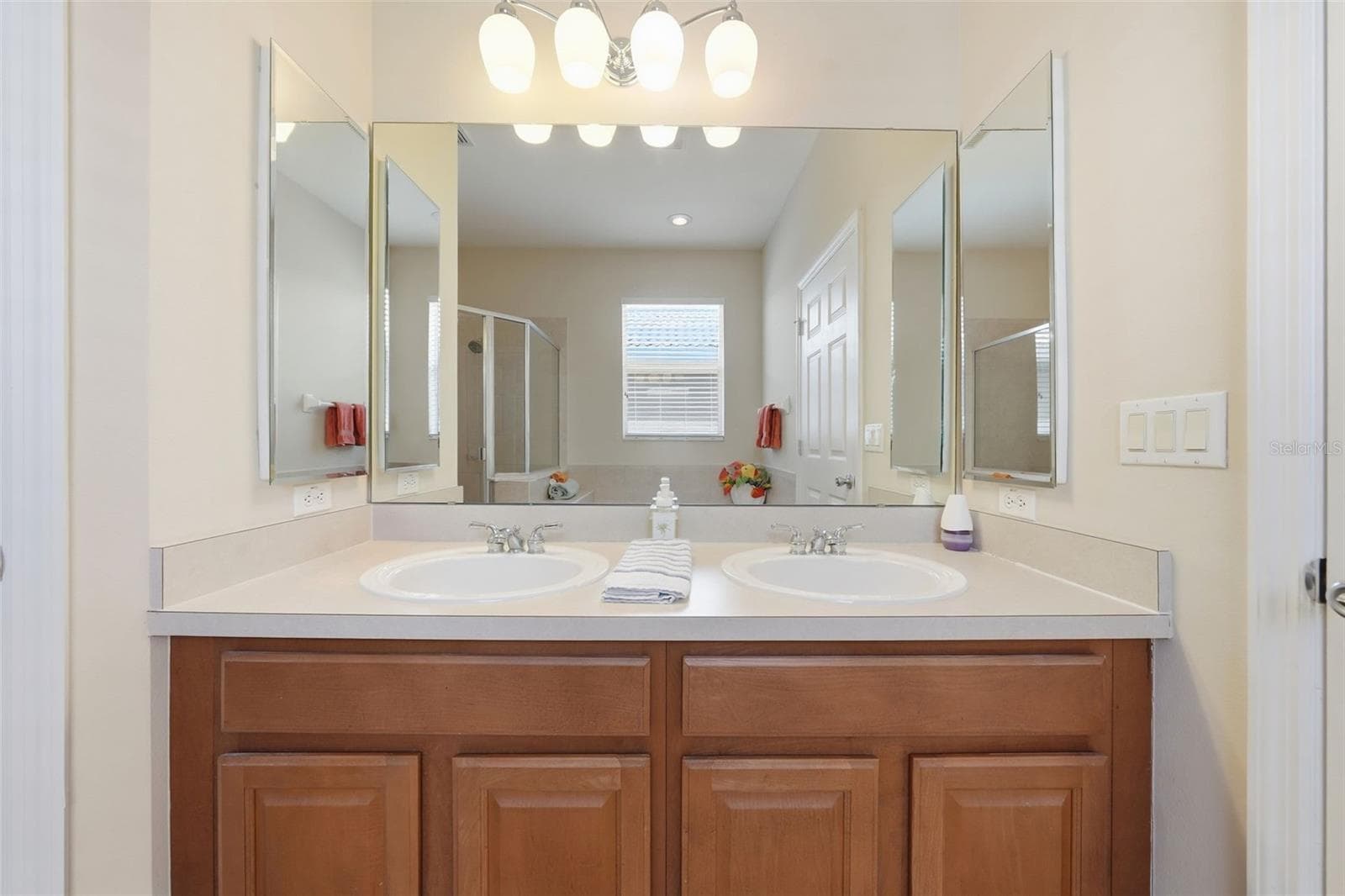 Single Family Residence at 9076 SAINT ANDREWS WAY, MOUNT DORA, photo 33 of 52