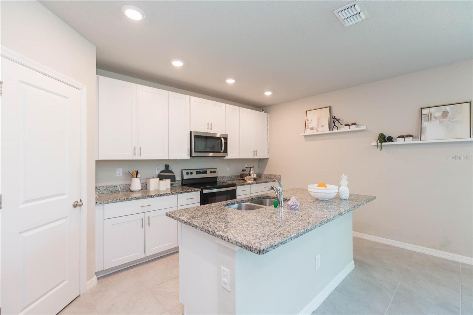 Single Family Residence at 38794 OPAL WILLOW LN, ZEPHYRHILLS, photo 12 of 54