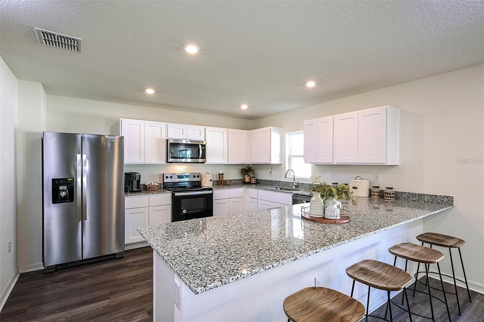 Single Family Residence at 704 OAK HAMMOCK WAY, AVON PARK, photo 5 of 36