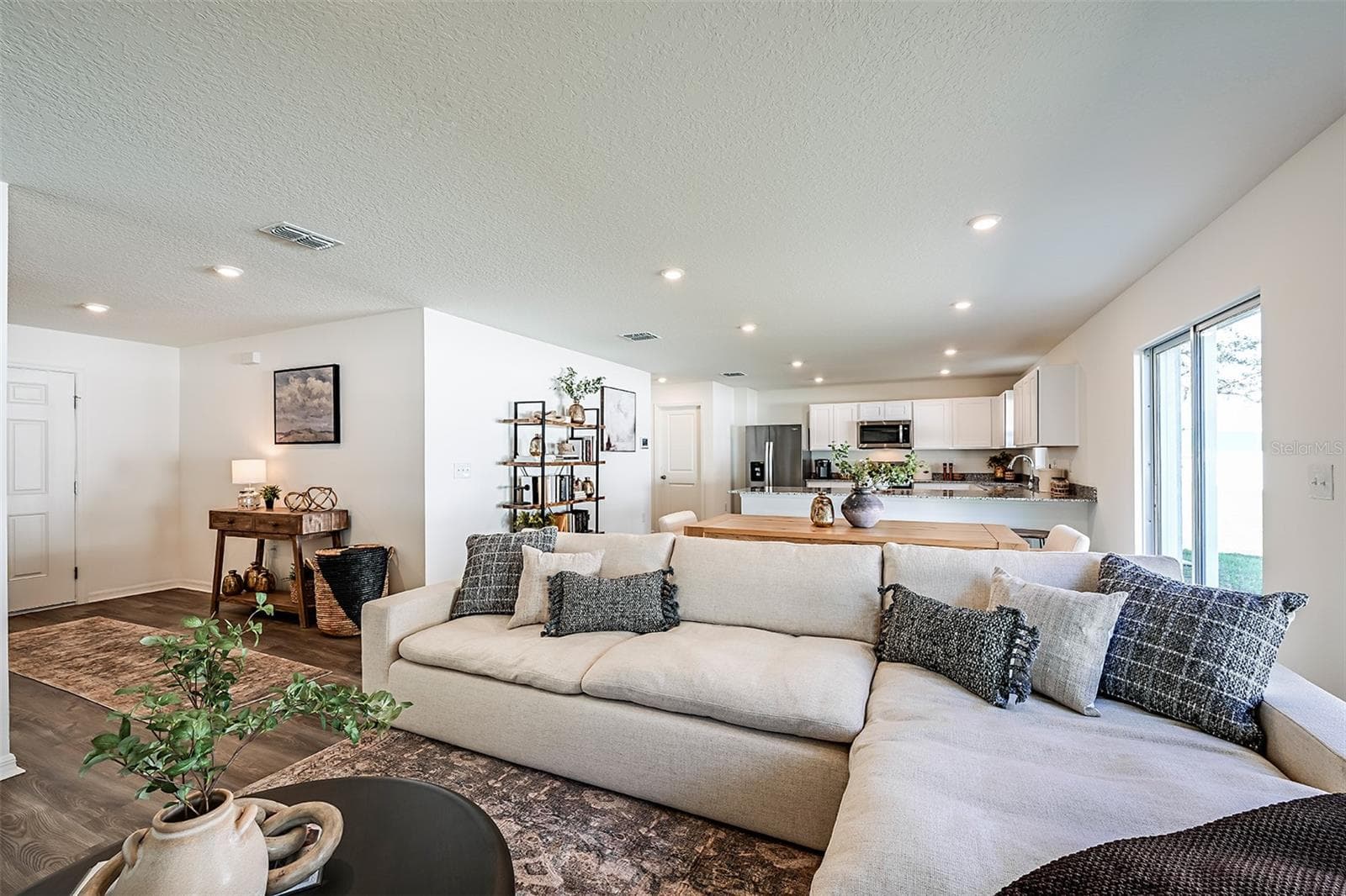 Single Family Residence at 704 OAK HAMMOCK WAY, AVON PARK, photo 11 of 36
