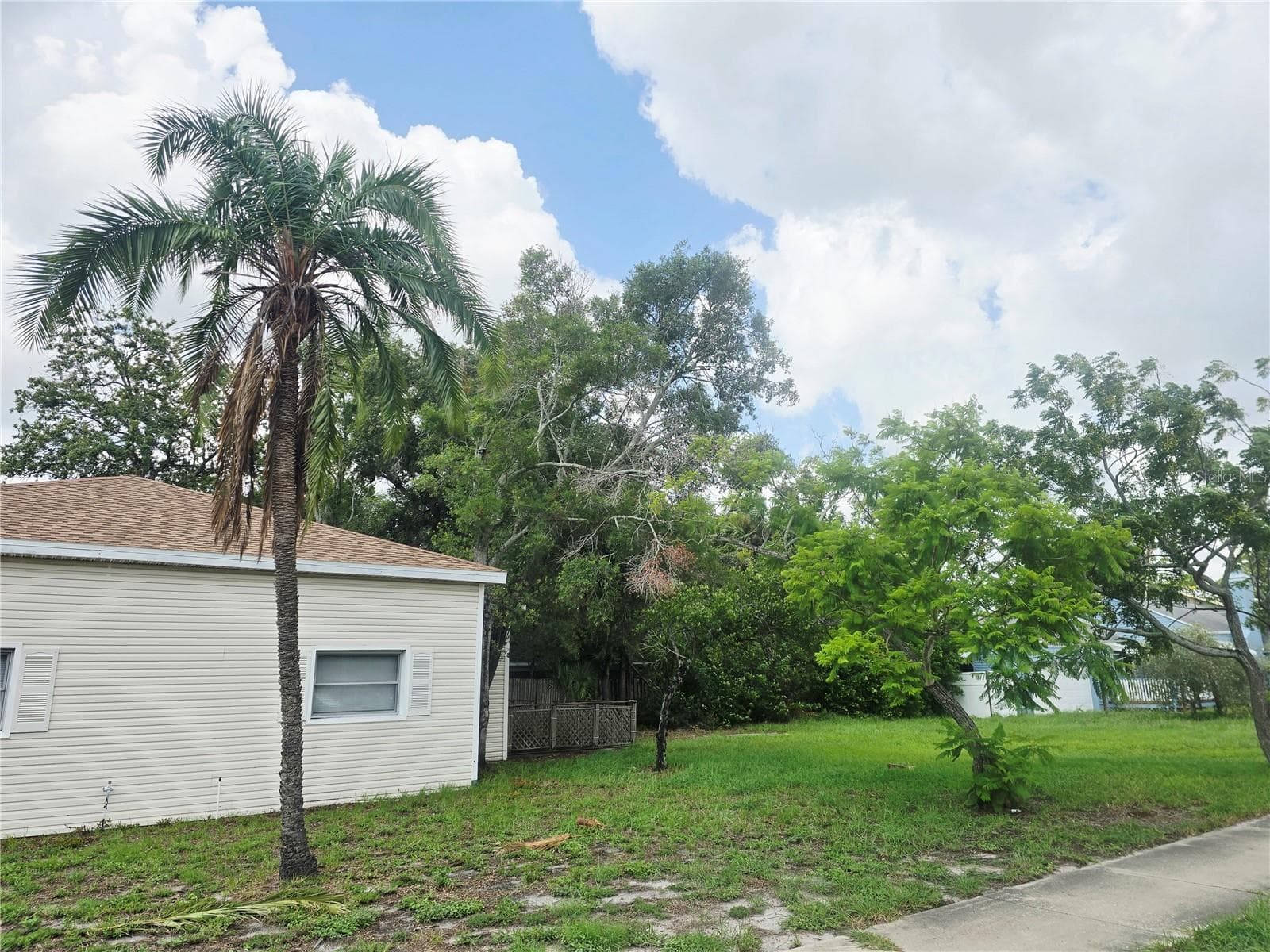 Double lot with room to expand - 205 N MISSOURI AVE, CLEARWATER