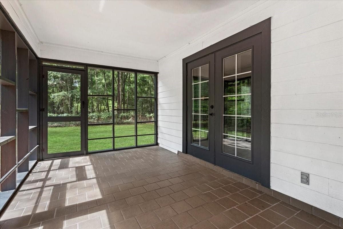 Newly Screened and painted front porch - 5309 NE 60TH AVE, HIGH SPRINGS