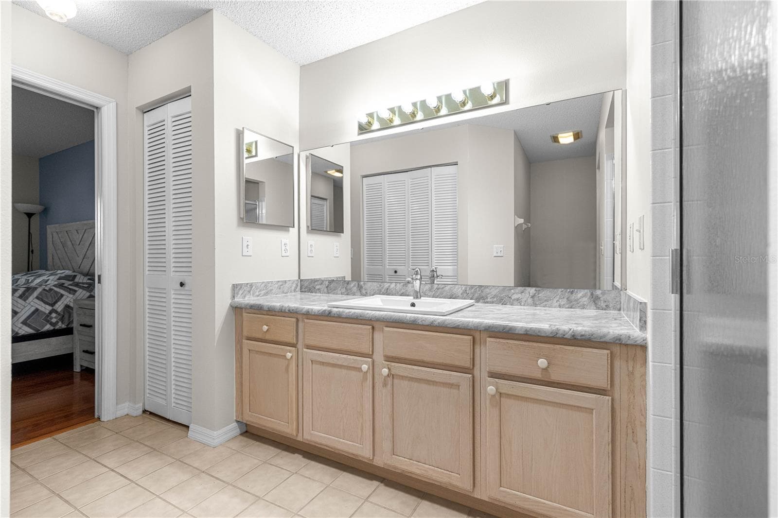 Owners bath - 9037 SW 91ST CIR, OCALA