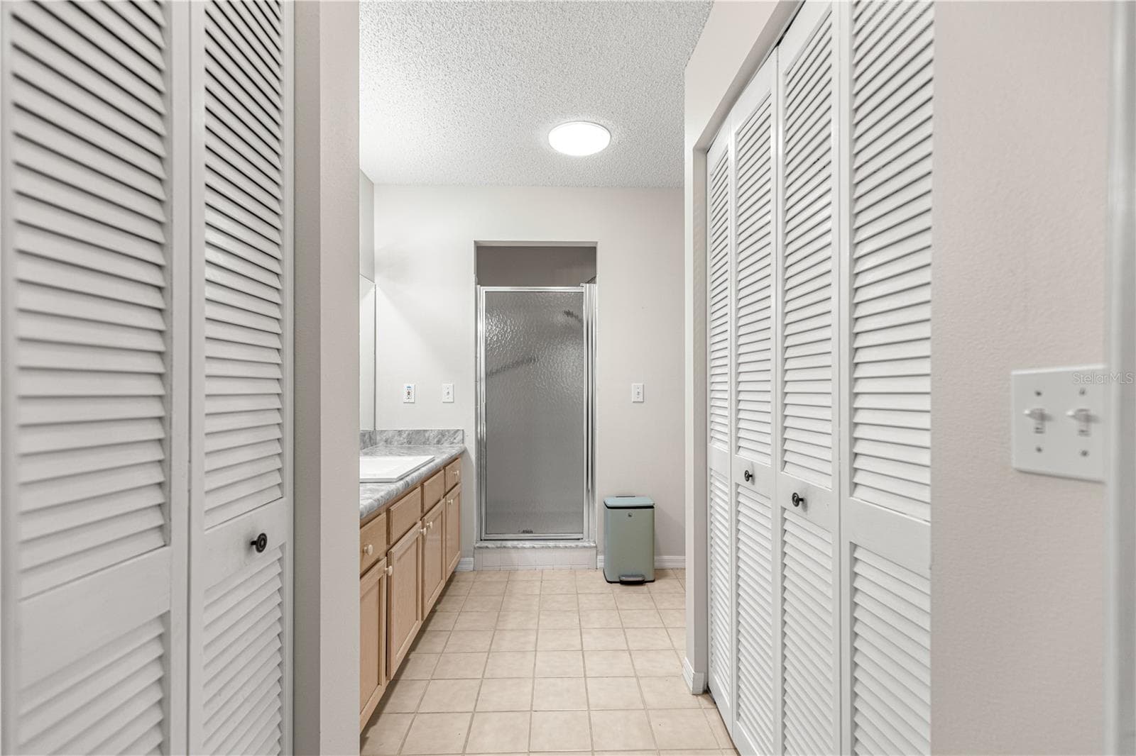 Owners bath - 9037 SW 91ST CIR, OCALA