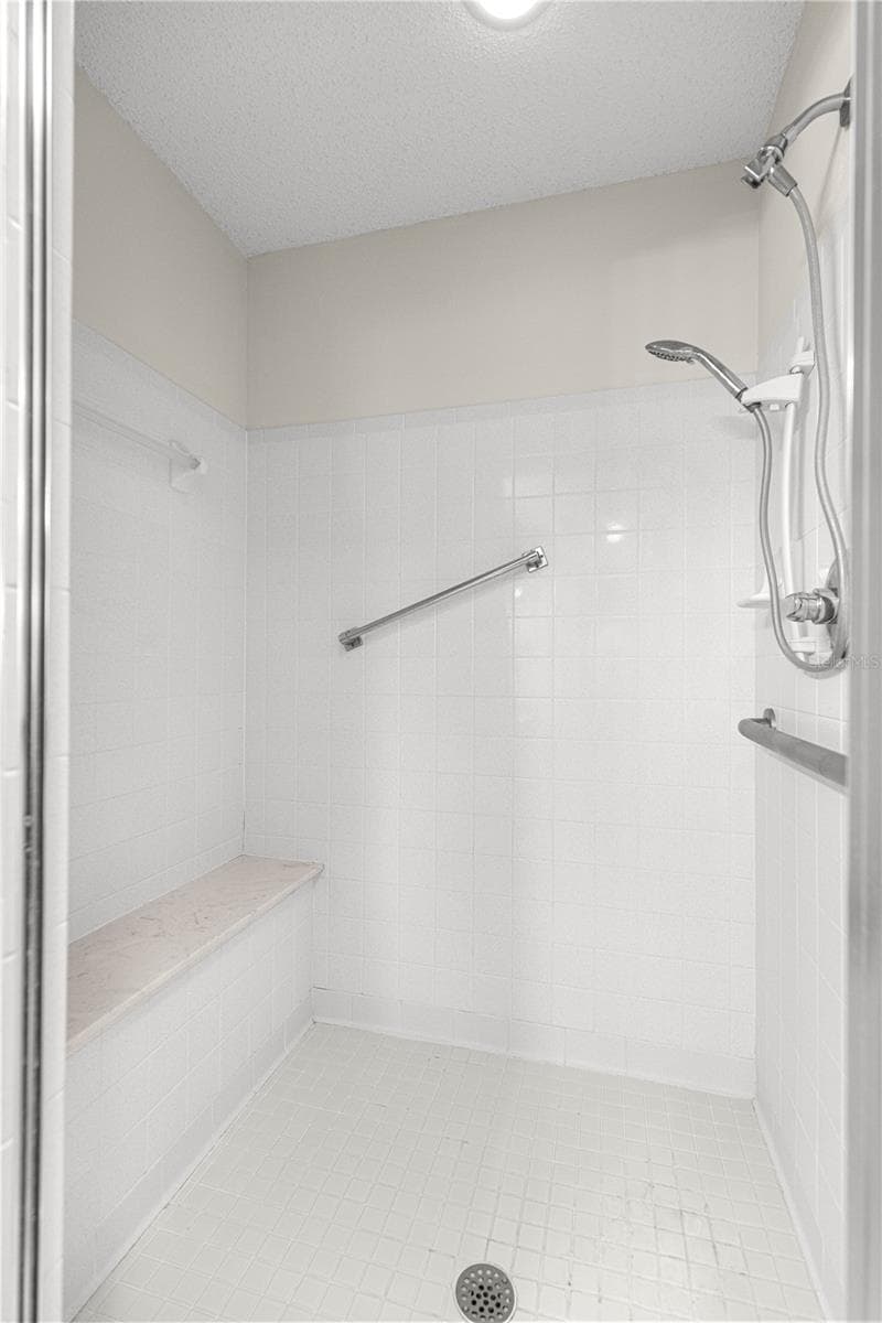 Owners bath - 9037 SW 91ST CIR, OCALA