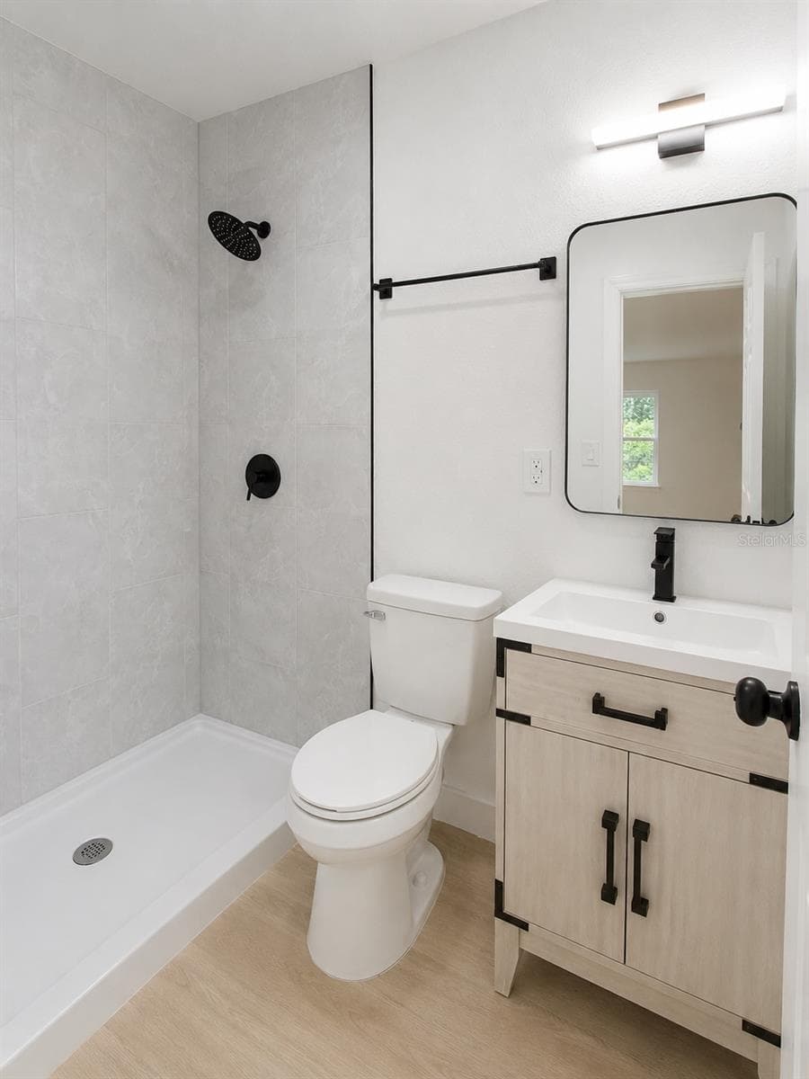 Master bathroom - 49 LAKE COURT LOOP, OCALA