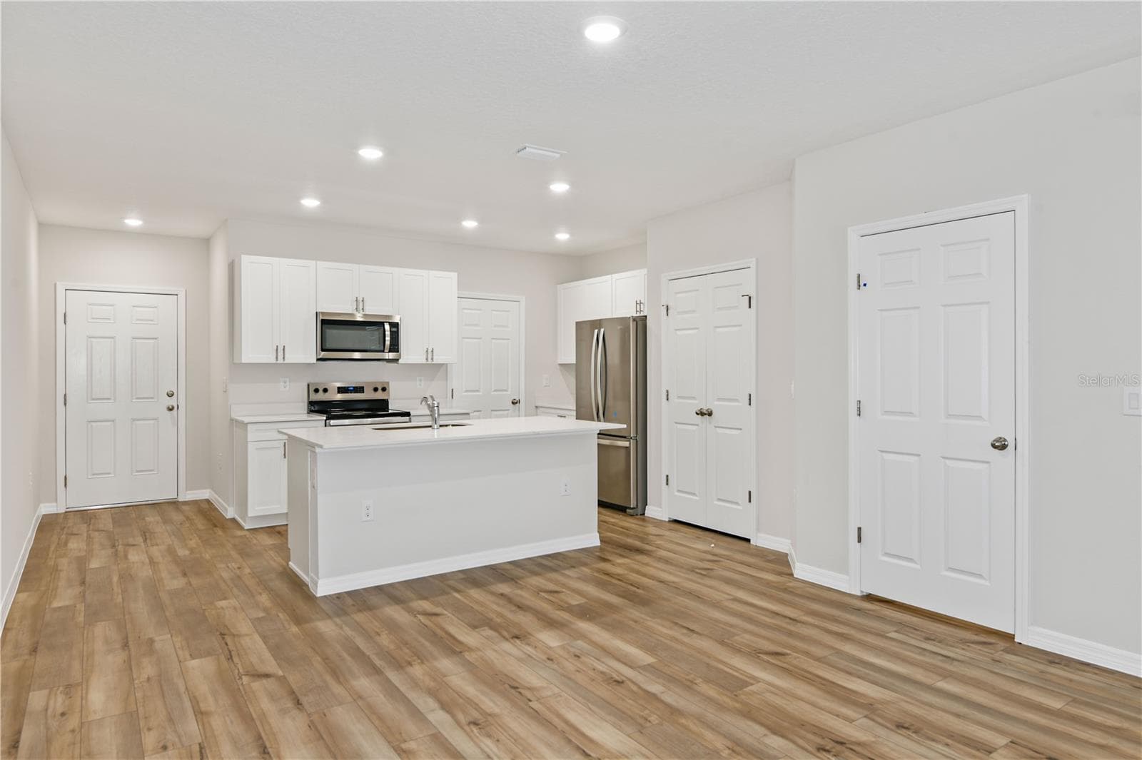 Single Family Residence at 9868 PELICAN COAST DR, DADE CITY, photo 10 of 23