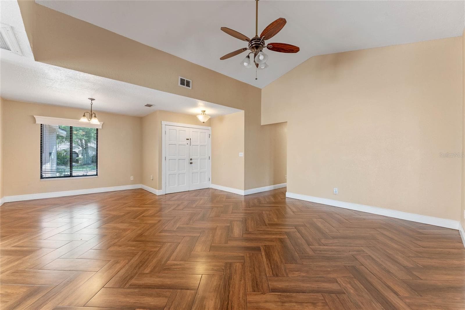 Single Family Residence at 521 LAKESHORE CIR, LAKE MARY, photo 4 of 23