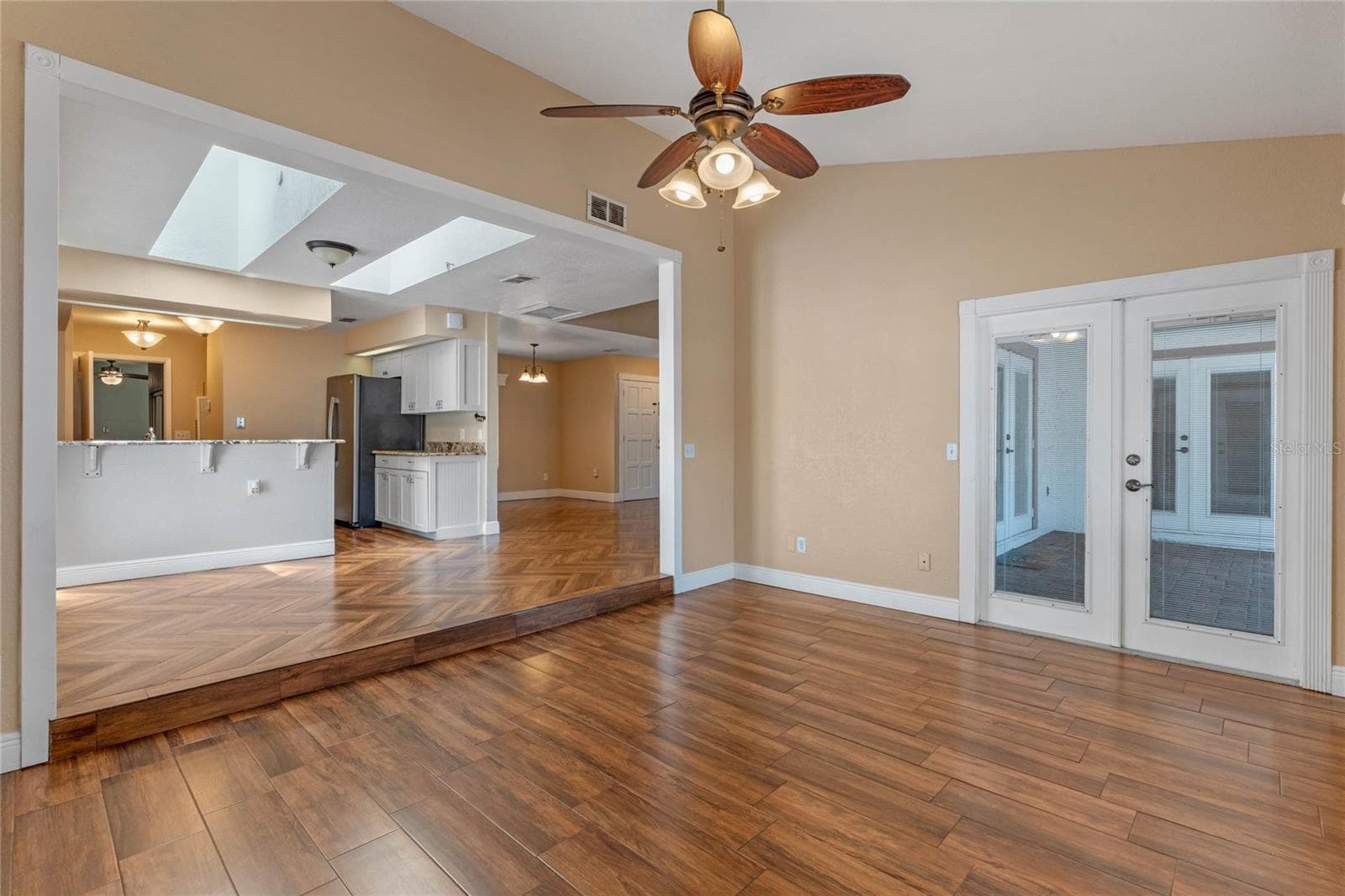 Single Family Residence at 521 LAKESHORE CIR, LAKE MARY, photo 8 of 23