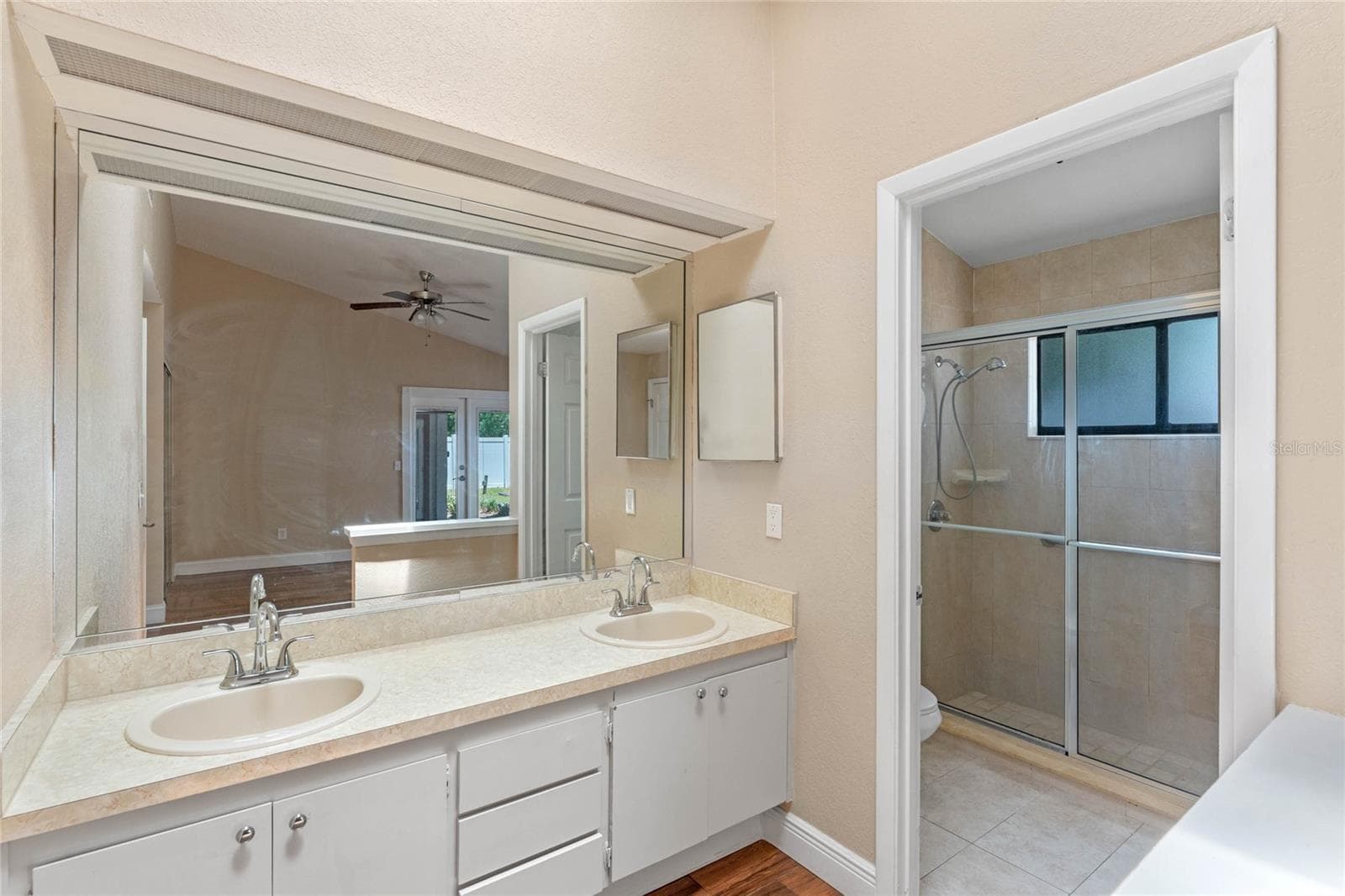 Single Family Residence at 521 LAKESHORE CIR, LAKE MARY, photo 15 of 23