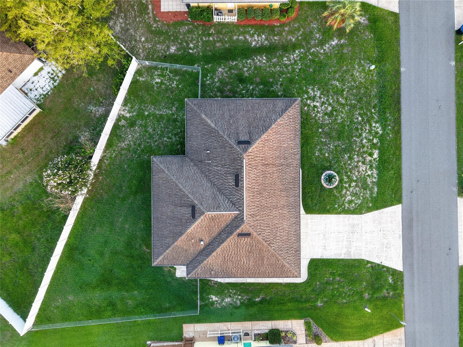 Single Family Residence at 3705 N HONEYLOCUST DR, BEVERLY HILLS, photo 3 of 66