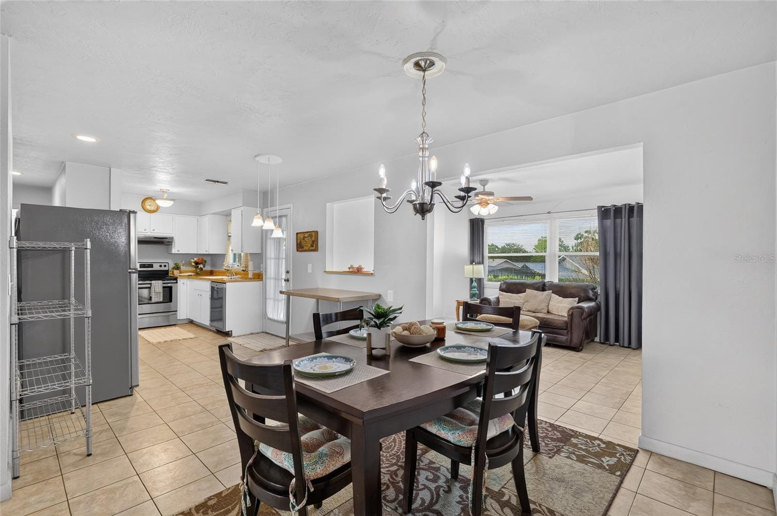 Single Family Residence at 3705 N HONEYLOCUST DR, BEVERLY HILLS, photo 25 of 66