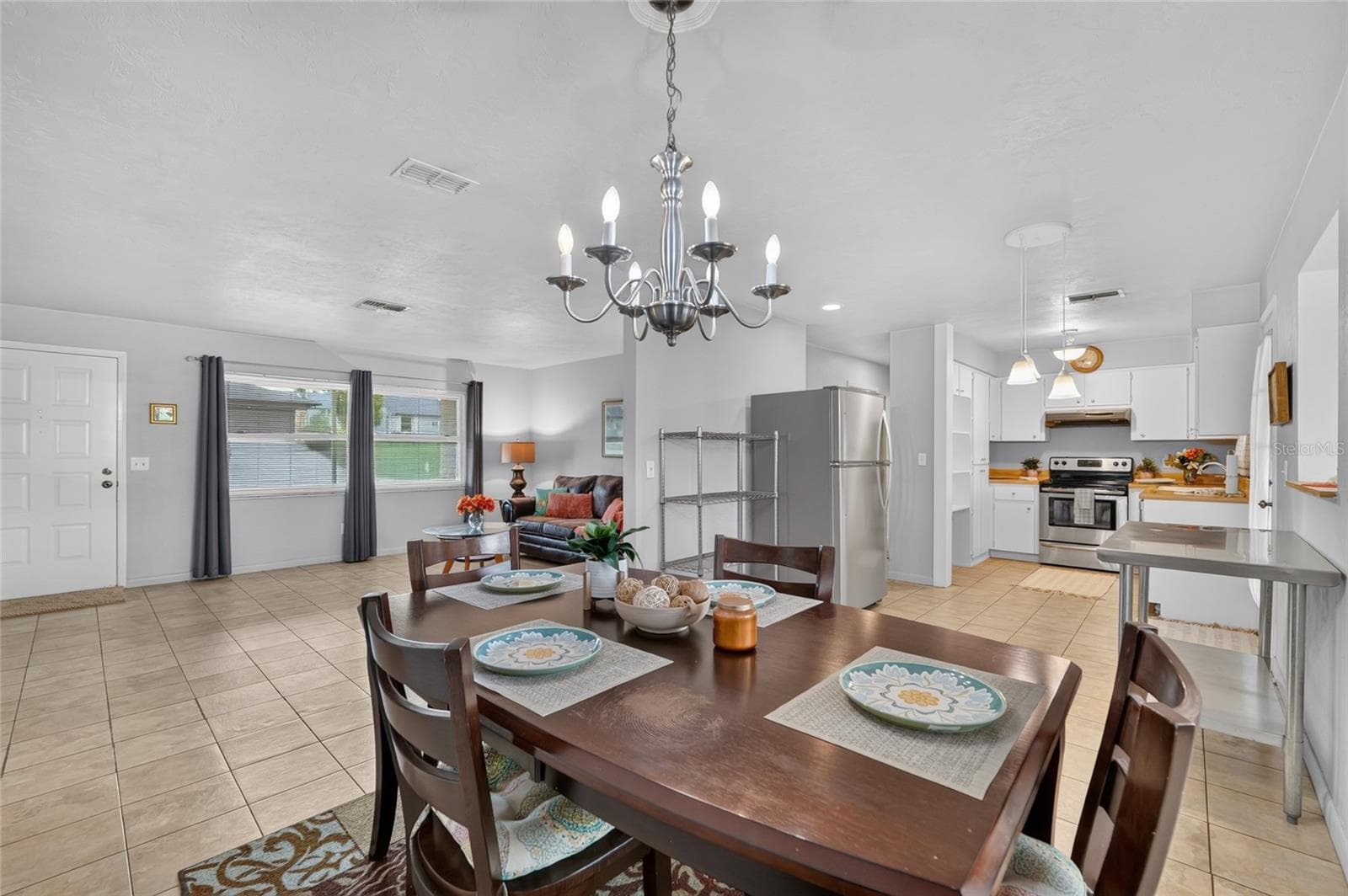 Single Family Residence at 3705 N HONEYLOCUST DR, BEVERLY HILLS, photo 26 of 66