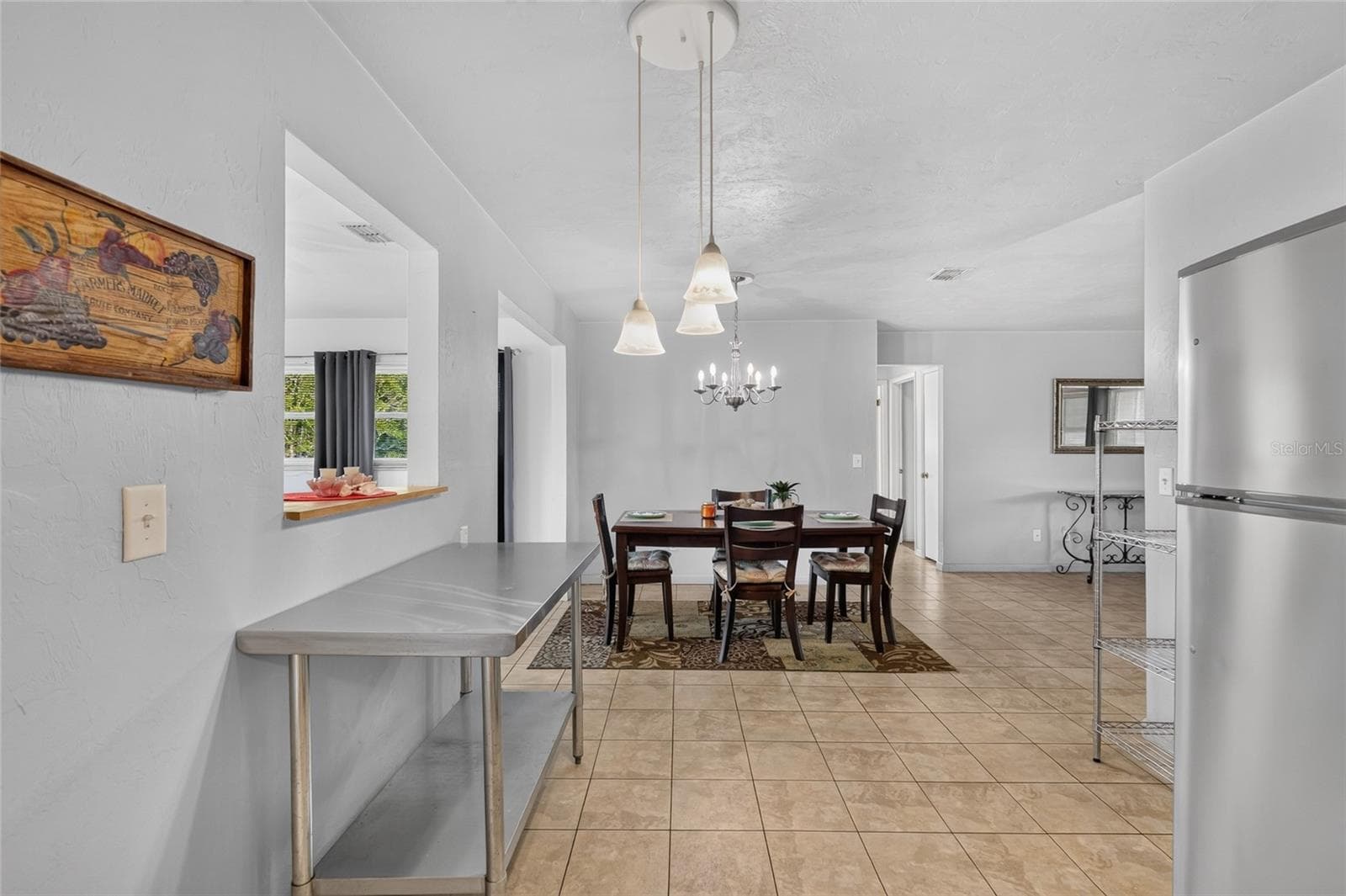 Single Family Residence at 3705 N HONEYLOCUST DR, BEVERLY HILLS, photo 28 of 66