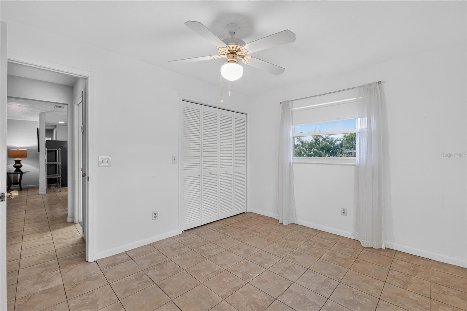 Single Family Residence at 3705 N HONEYLOCUST DR, BEVERLY HILLS, photo 43 of 66