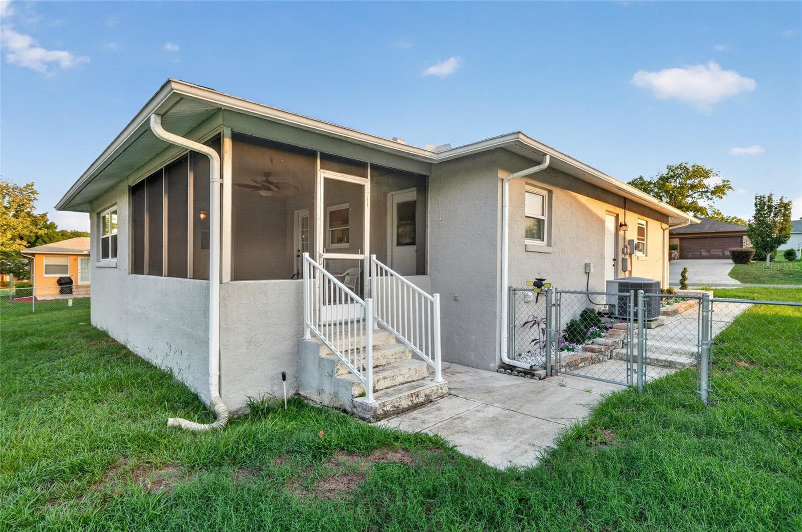 Single Family Residence at 3705 N HONEYLOCUST DR, BEVERLY HILLS, photo 57 of 66